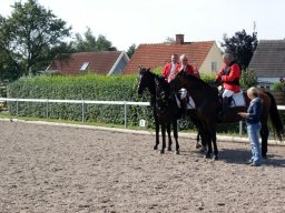 546559_10151090370923585_1591521590_n